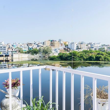 Natural Lake View Hotel Удайпур Экстерьер фото