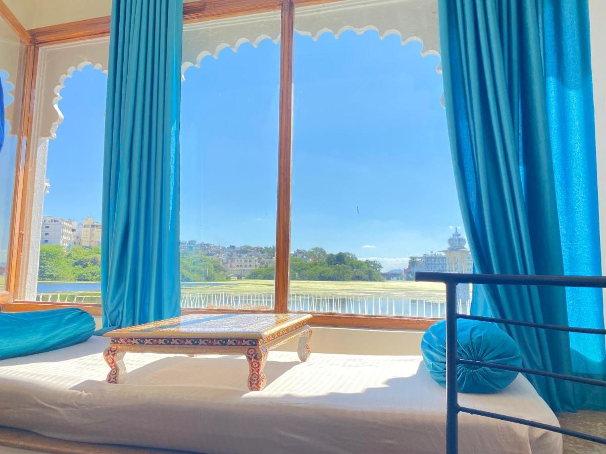 Natural Lake View Hotel Удайпур Экстерьер фото